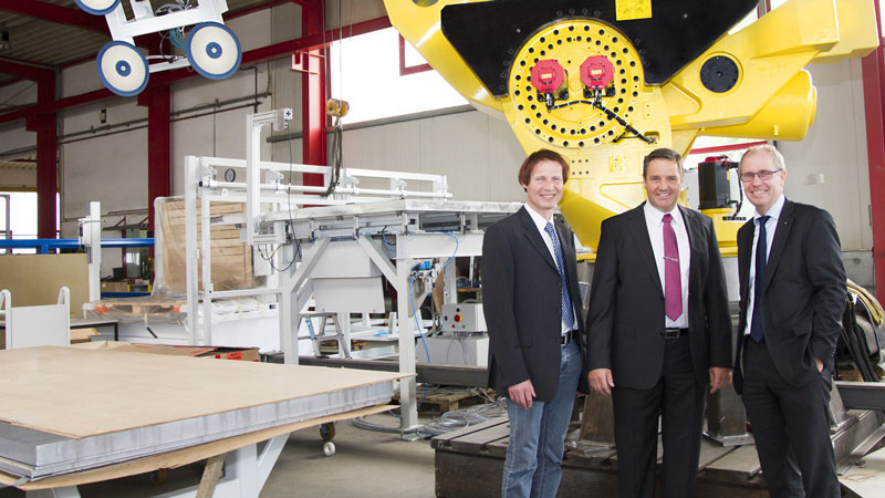 Weltgrößter Produktionsroboter entsteht im Kreis Paderborn Ulrich Rotte GmbH Weltgrößter Produktionsroboter entsteht im Kreis Paderborn Ulrich Rotte GmbH