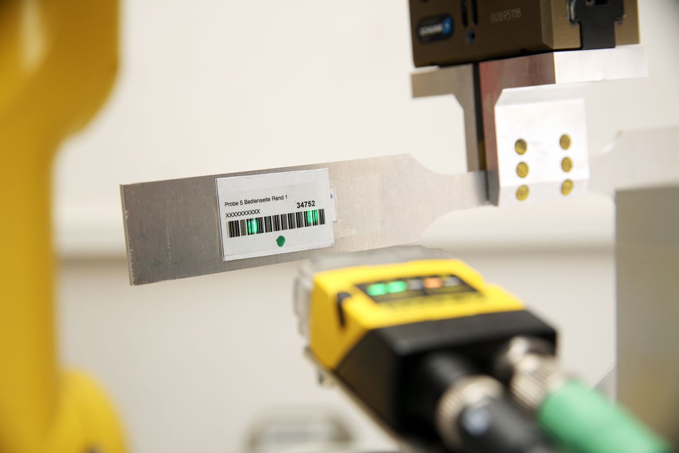 Identification of the sample by a barcode