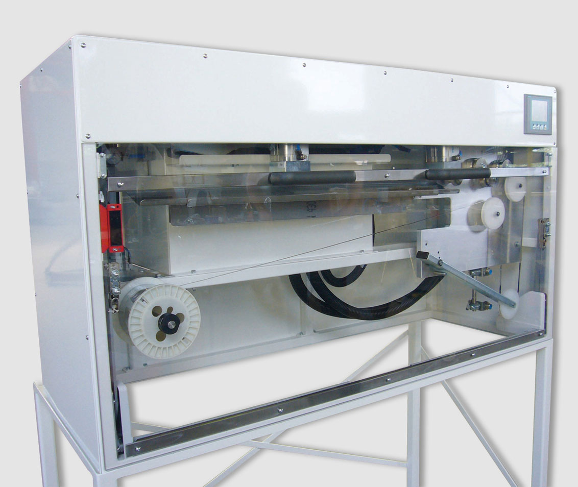 Automatic machine for stretching and cutting of solder ribbons