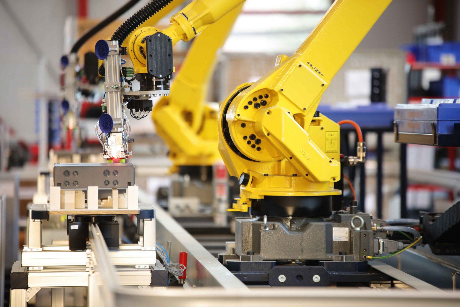 Roboterautomatisiere Bereistellung auf Werkstückträgern