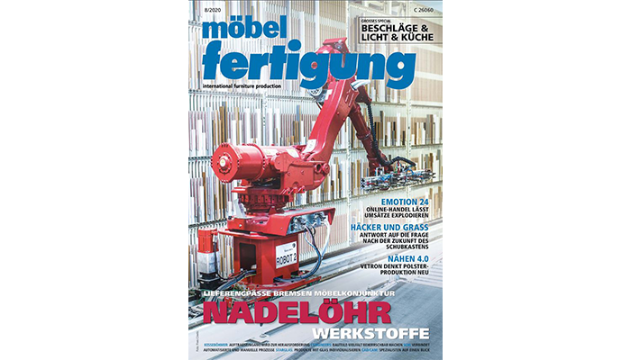 Titelseite der Fachzeitschrift möbelfertigung 8/2020 mit einem roten Industrieroboterarm in einer Produktionshalle im Hintergrund.