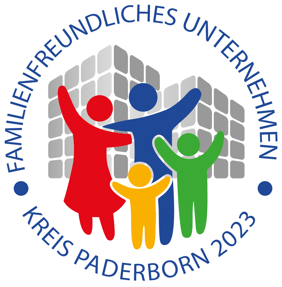 Logo mit stilisierten Figuren einer Familie in den Farben Rot, Blau, Gelb und Grün vor grauen Gebäuden, umgeben von dem Schriftzug Familienfreundliches Unternehmen Kreis Paderborn 2023 in Blau.